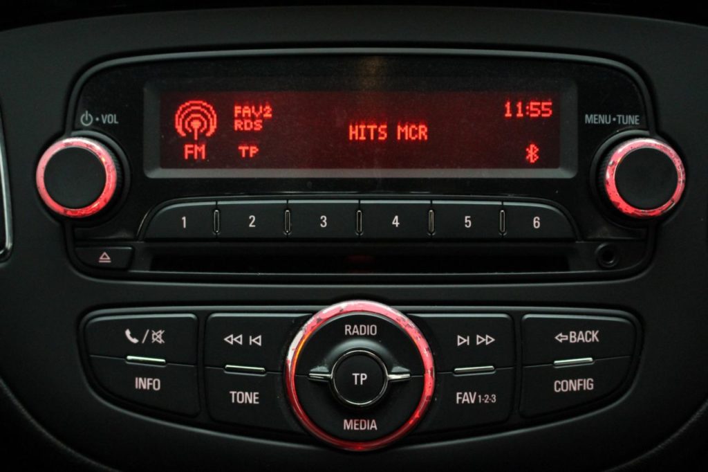 Used_2015_RED_VAUXHALL_CORSA_1