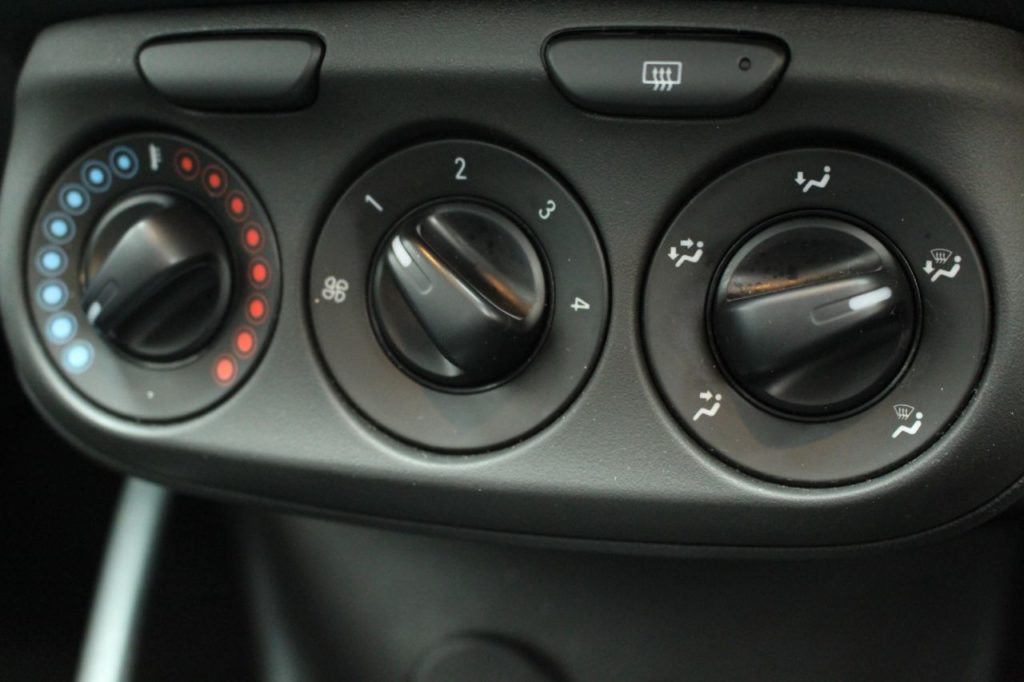 Used_2015_RED_VAUXHALL_CORSA_1