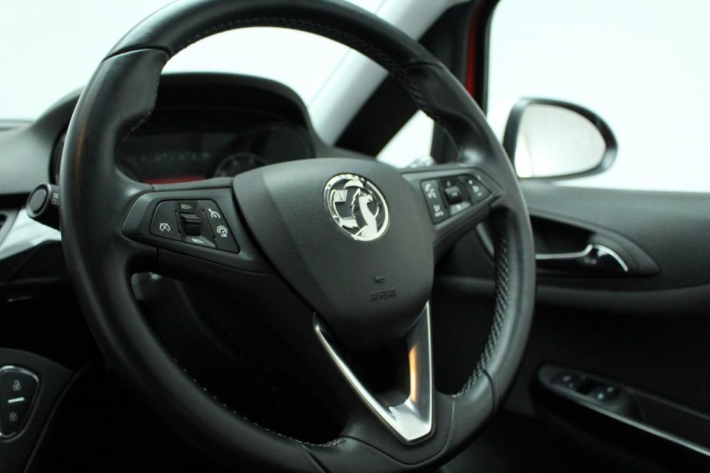 Used_2015_RED_VAUXHALL_CORSA_1