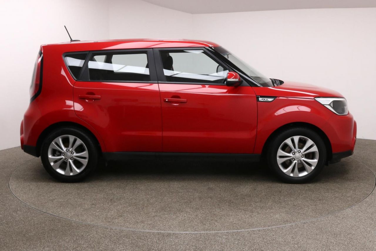 Used 2016 RED KIA SOUL Hatchback 1.6 CONNECT 5d 130 BHP for sale in
