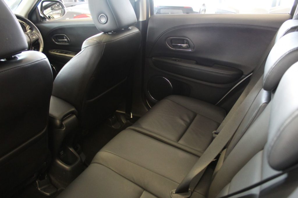Used_2016_WHITE_HONDA_HR-V_1