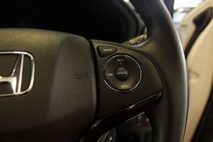 Used_2016_WHITE_HONDA_HR-V_1