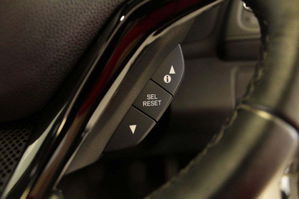 Used_2016_WHITE_HONDA_HR-V_1
