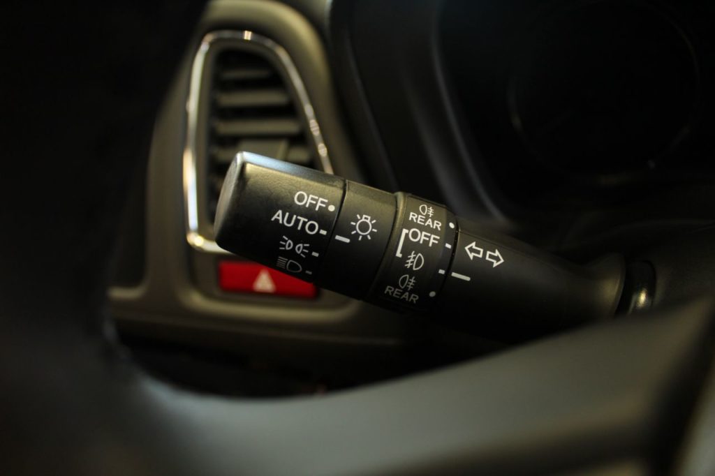 Used_2016_WHITE_HONDA_HR-V_1
