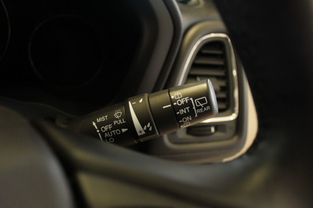 Used_2016_WHITE_HONDA_HR-V_1