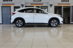 Used_2016_WHITE_HONDA_HR-V_1