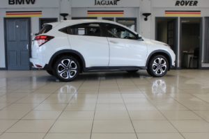 Used_2016_WHITE_HONDA_HR-V_1
