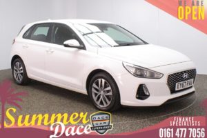 Used 2017 WHITE HYUNDAI I30 Hatchback 1.6 CRDI SE NAV 5DR 109 BHP (reg. 2017-09-01) for sale in Stockport