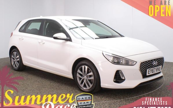 Used 2017 WHITE HYUNDAI I30 Hatchback 1.6 CRDI SE NAV 5DR 109 BHP (reg. 2017-09-01) for sale in Stockport