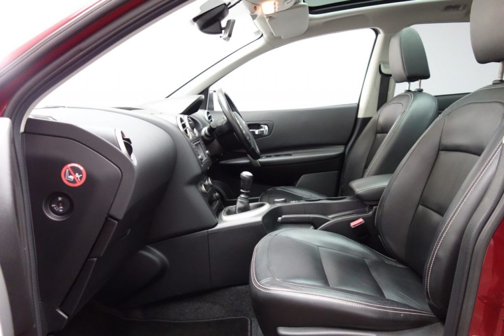 Used_2013_RED_NISSAN_QASHQAI2_1