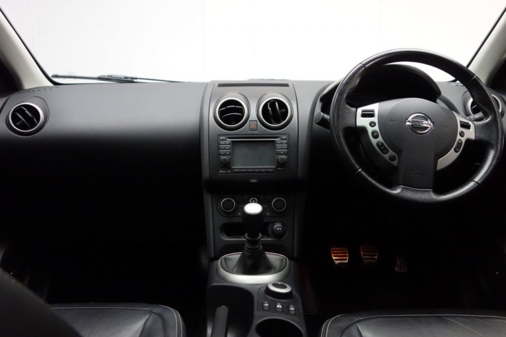 Used_2013_RED_NISSAN_QASHQAI2_1