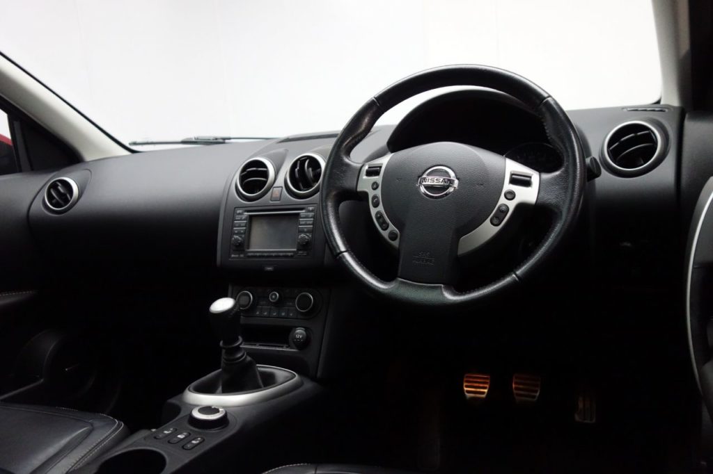 Used_2013_RED_NISSAN_QASHQAI2_1