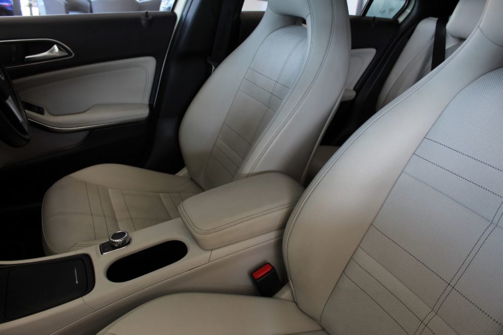 Used_2014_WHITE_MERCEDES-BENZ_A-CLASS_2