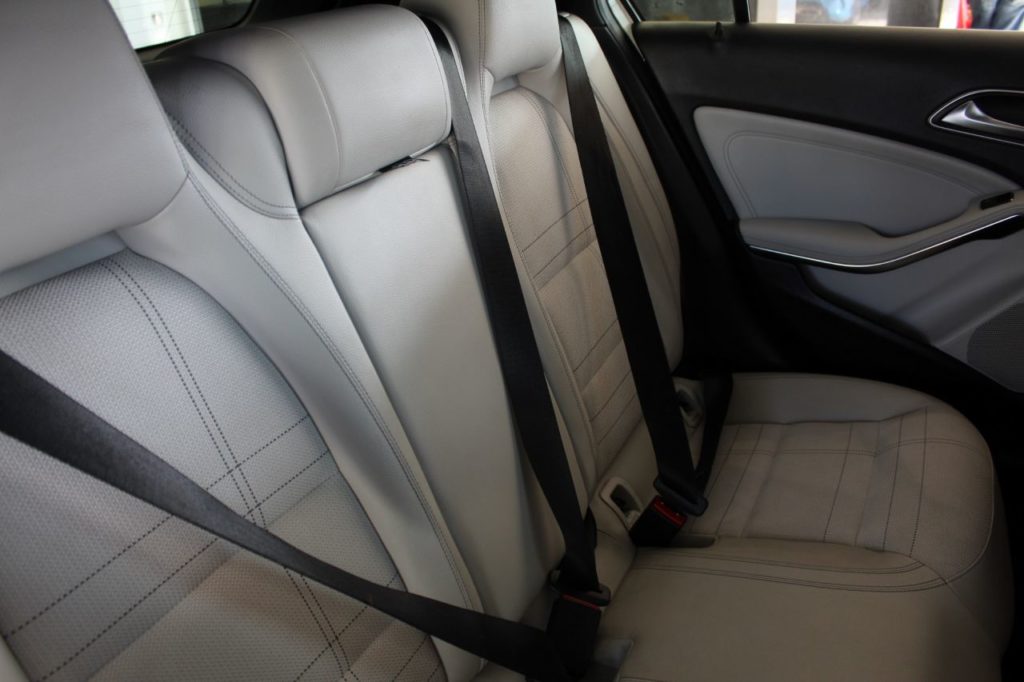 Used_2014_WHITE_MERCEDES-BENZ_A-CLASS_2