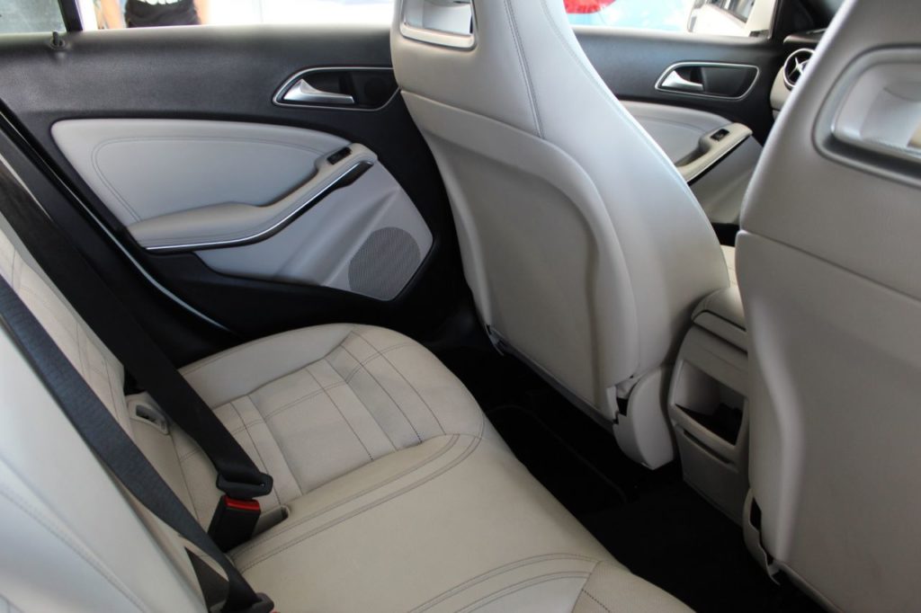 Used_2014_WHITE_MERCEDES-BENZ_A-CLASS_2