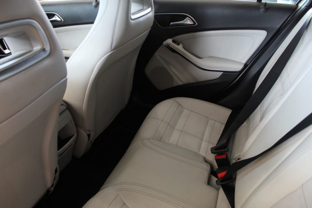 Used_2014_WHITE_MERCEDES-BENZ_A-CLASS_2