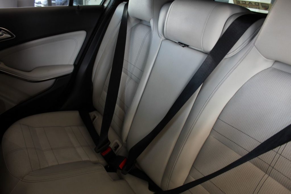 Used_2014_WHITE_MERCEDES-BENZ_A-CLASS_2