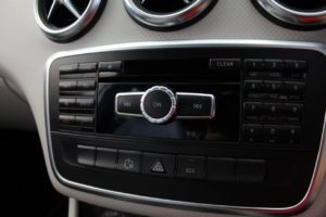 Used_2014_WHITE_MERCEDES-BENZ_A-CLASS_2
