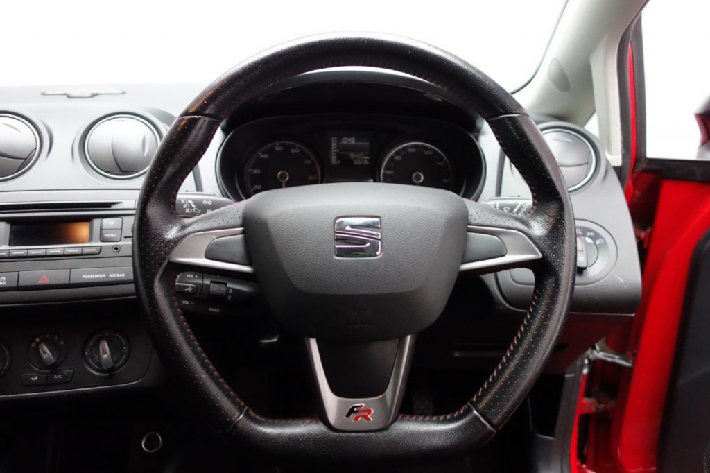 Used_2015_RED_SEAT_IBIZA_1
