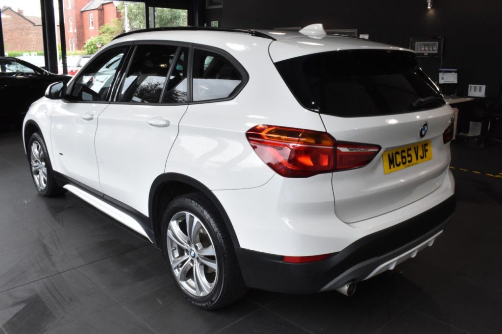 Used_2015_WHITE_BMW_X1_2