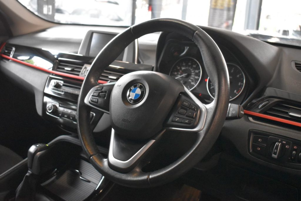 Used_2015_WHITE_BMW_X1_2