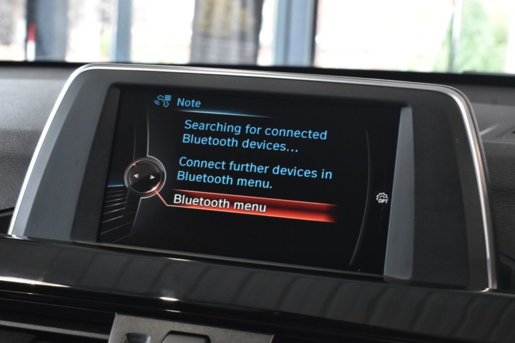 Used_2015_WHITE_BMW_X1_2