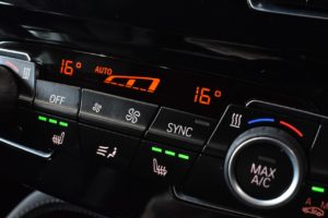 Used_2015_WHITE_BMW_X1_2
