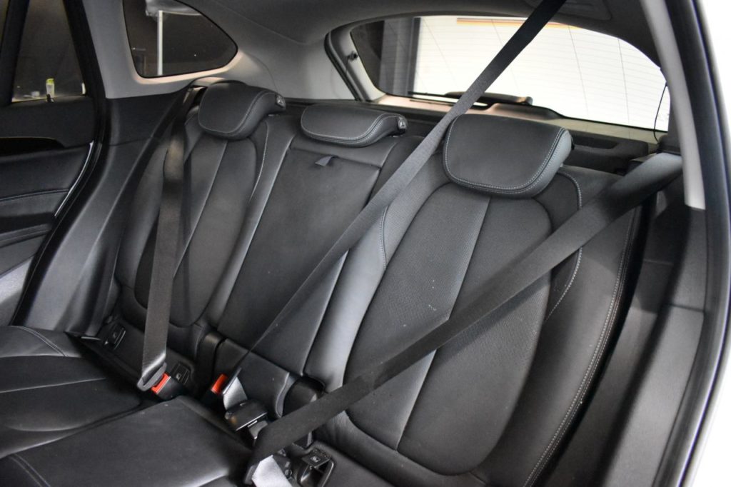 Used_2015_WHITE_BMW_X1_2