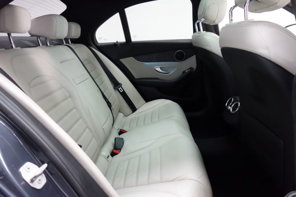 Used_2016_GREY_MERCEDES-BENZ_C-CLASS_2