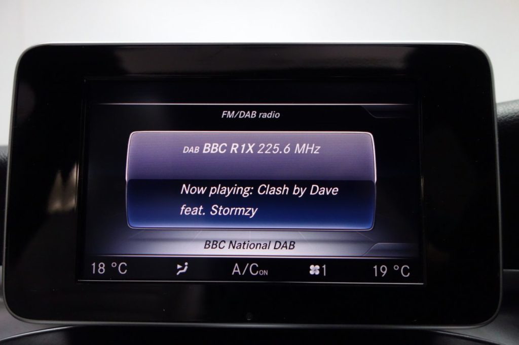 Used_2016_GREY_MERCEDES-BENZ_C-CLASS_2