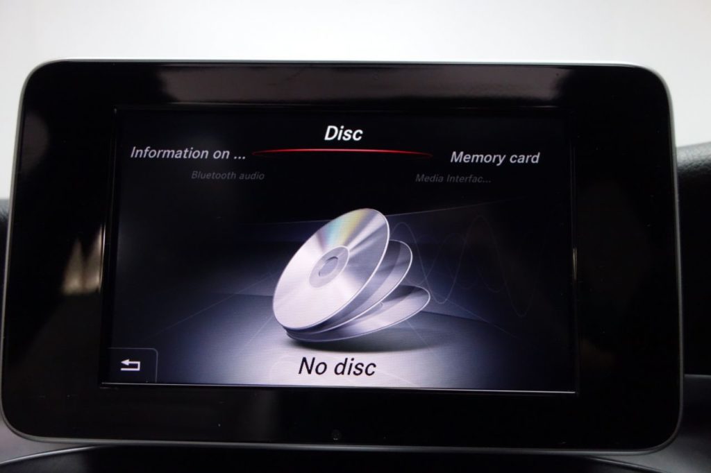 Used_2016_GREY_MERCEDES-BENZ_C-CLASS_2