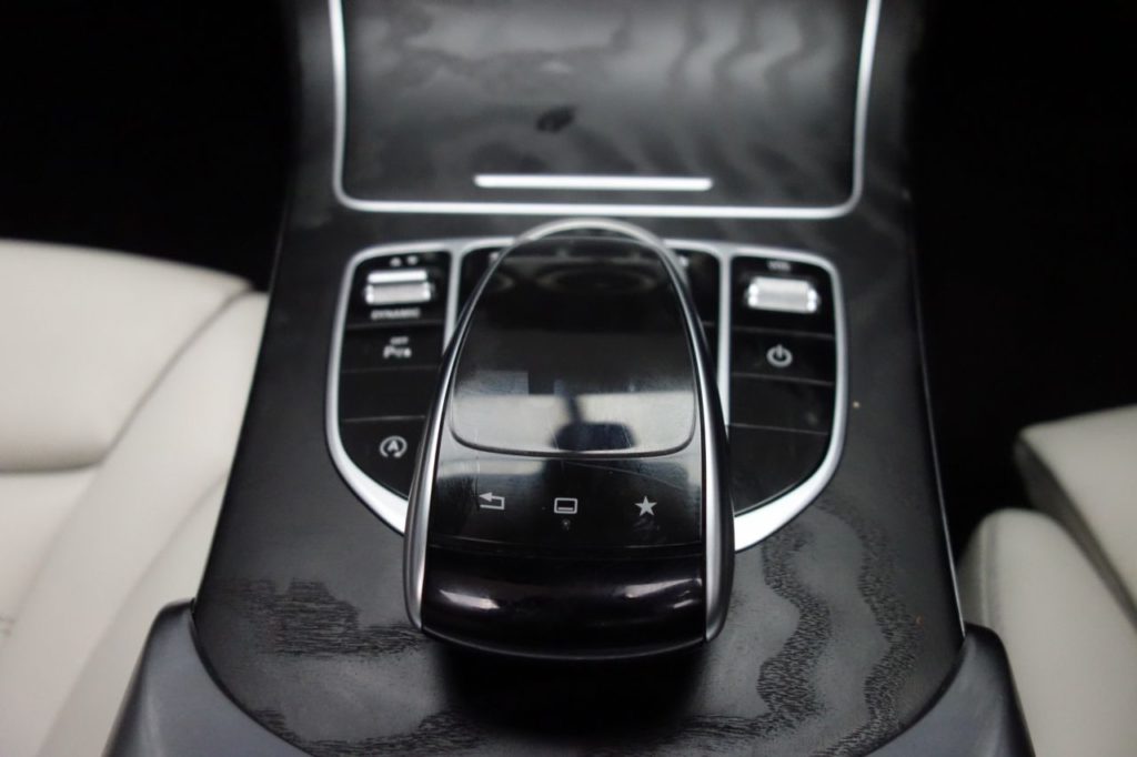 Used_2016_GREY_MERCEDES-BENZ_C-CLASS_2