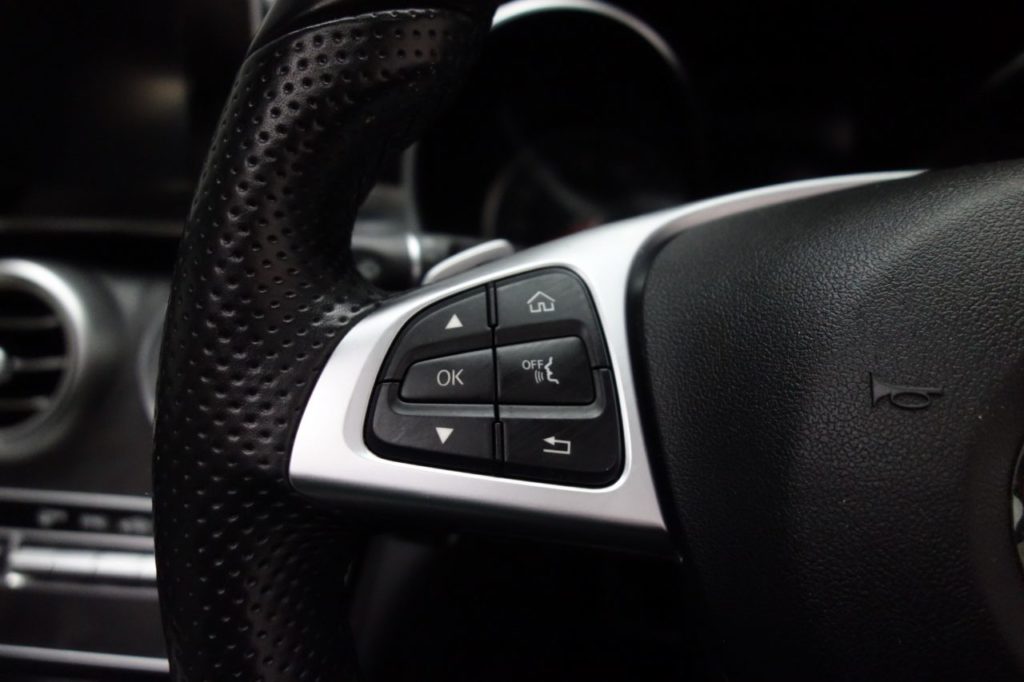 Used_2016_GREY_MERCEDES-BENZ_C-CLASS_2