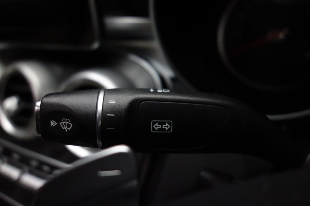 Used_2016_GREY_MERCEDES-BENZ_C-CLASS_2