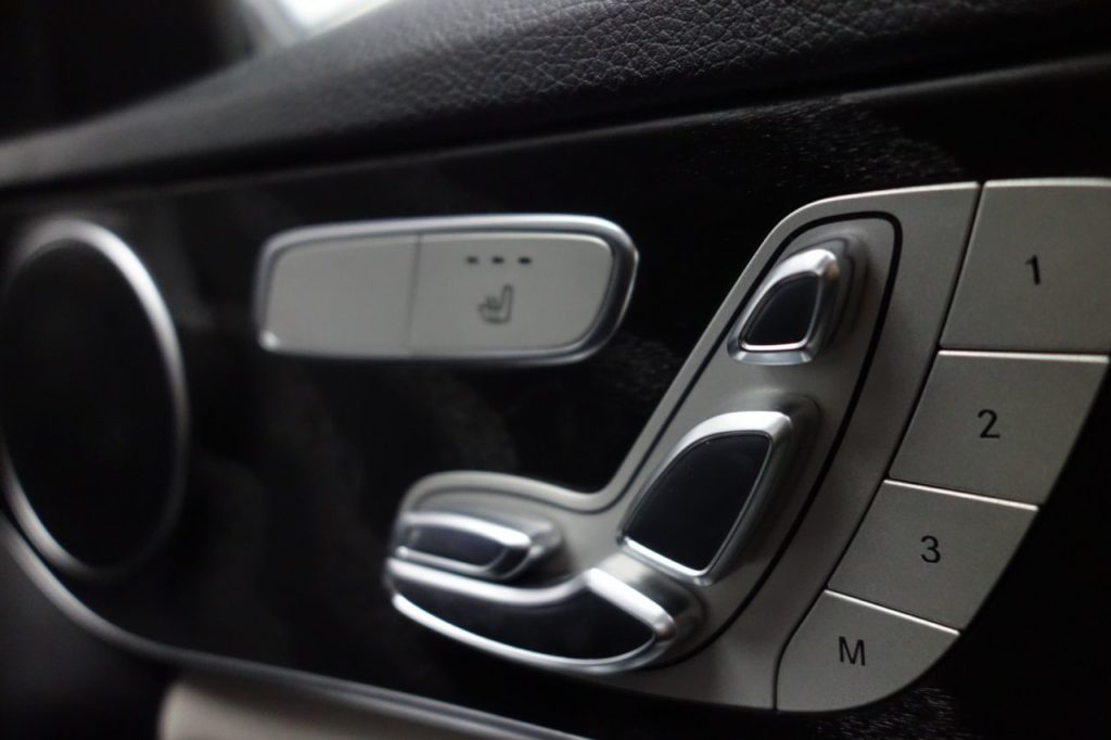 Used_2016_GREY_MERCEDES-BENZ_C-CLASS_2