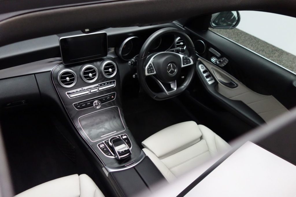 Used_2016_GREY_MERCEDES-BENZ_C-CLASS_2