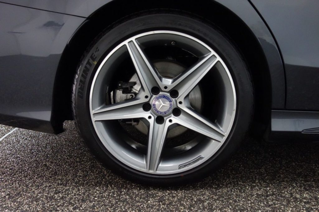 Used_2016_GREY_MERCEDES-BENZ_C-CLASS_2