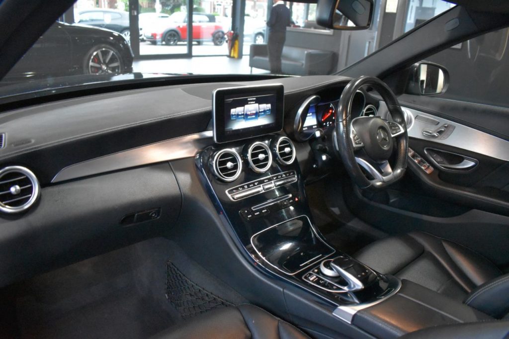 Used_2016_GREY_MERCEDES-BENZ_C-CLASS_2