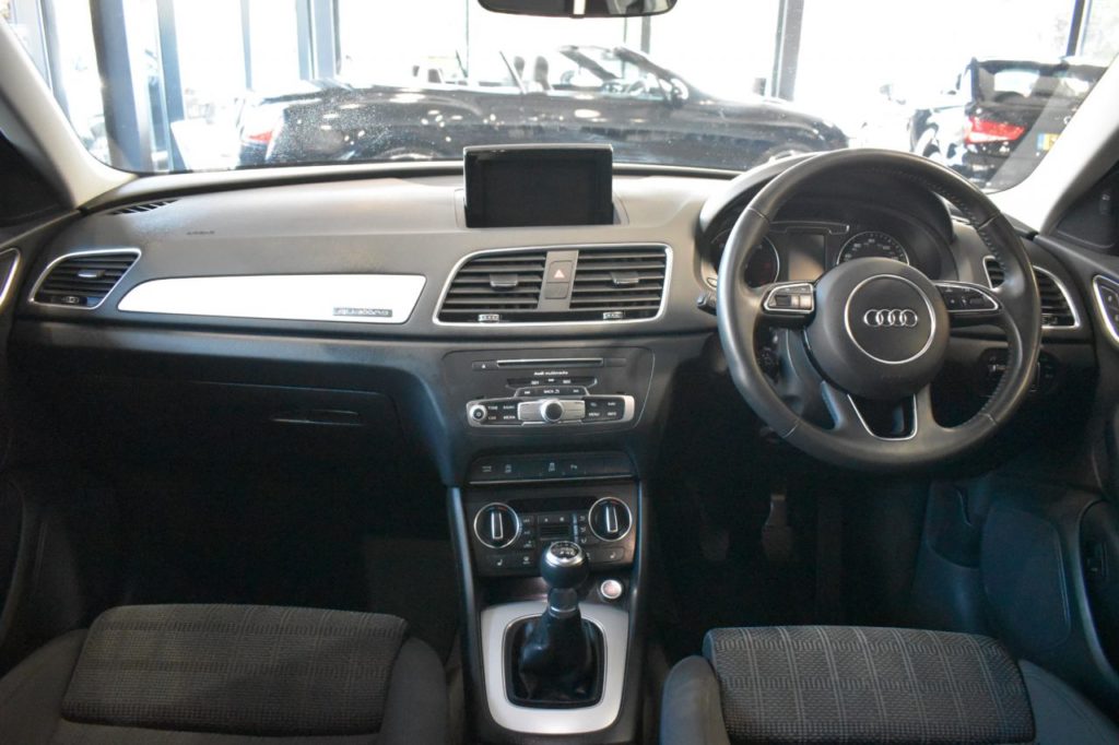 Used_2017_GREY_AUDI_Q3_2