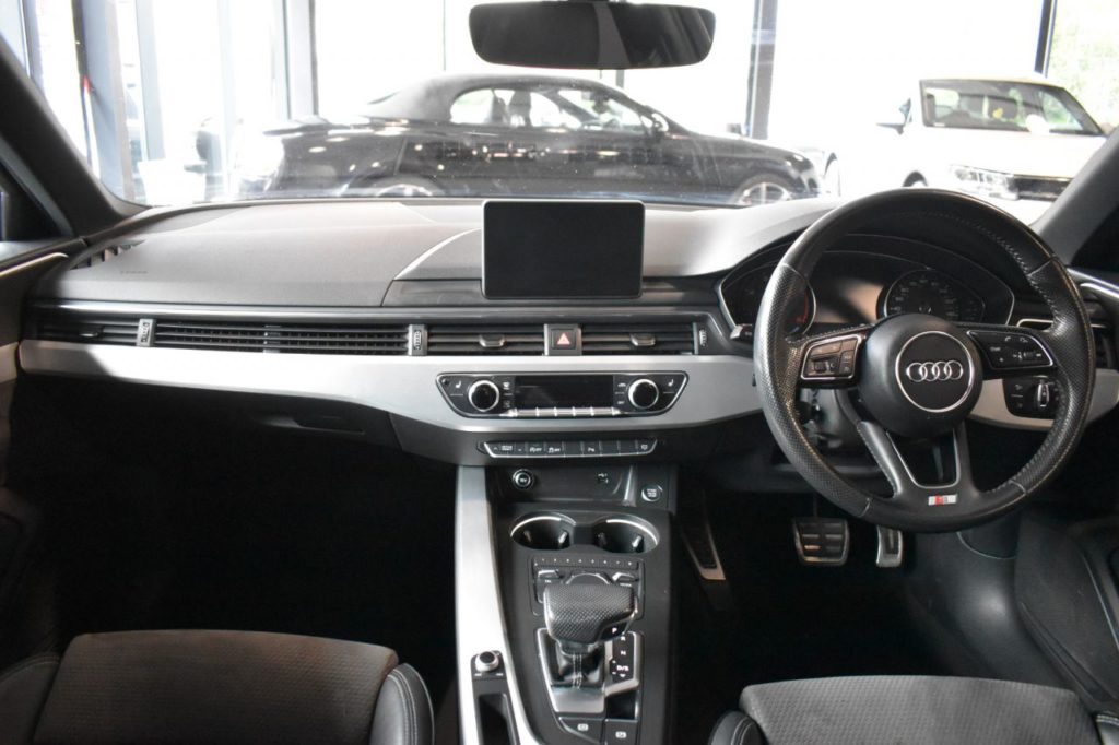 Used_2018_BLACK_AUDI_A4-AVANT_2
