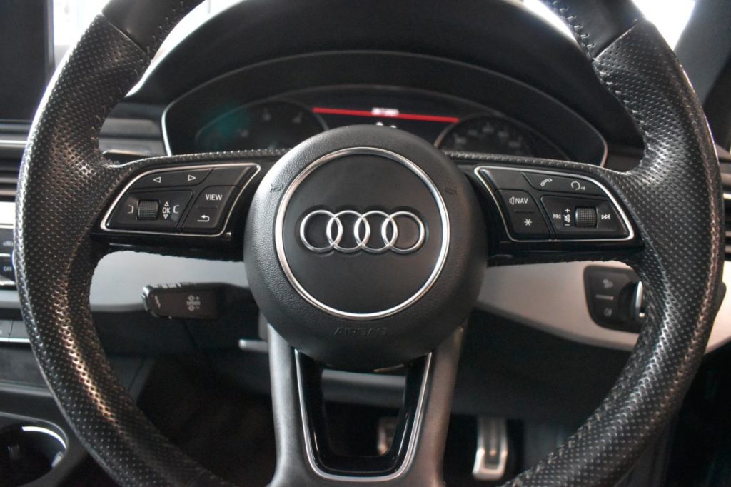 Used_2018_BLACK_AUDI_A4-AVANT_2