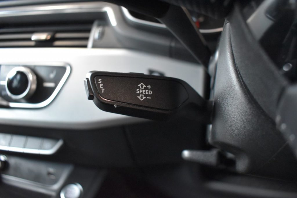 Used_2018_BLACK_AUDI_A4-AVANT_2