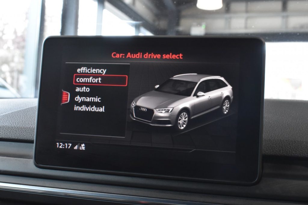 Used_2018_BLACK_AUDI_A4-AVANT_2