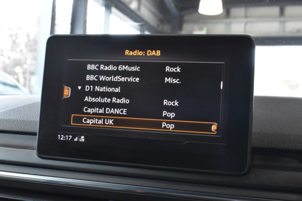 Used_2018_BLACK_AUDI_A4-AVANT_2