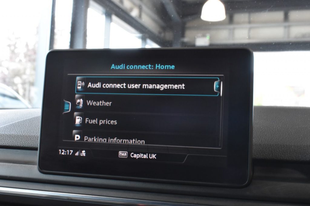Used_2018_BLACK_AUDI_A4-AVANT_2