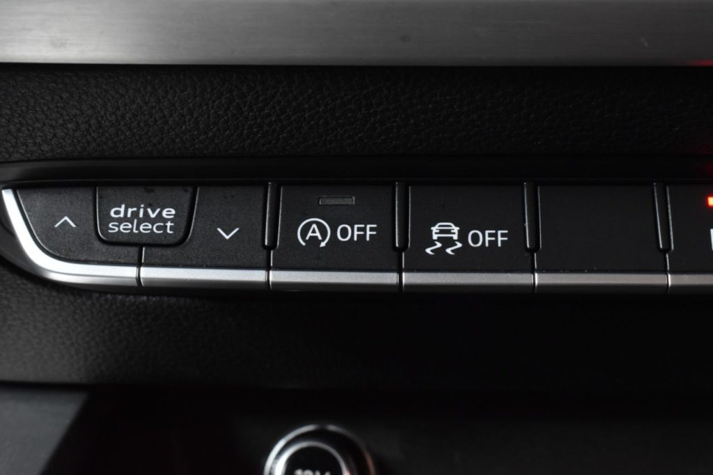 Used_2018_BLACK_AUDI_A4-AVANT_2