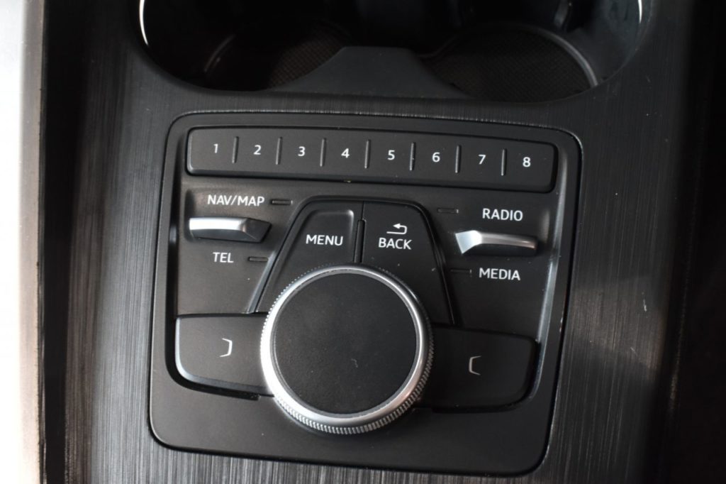 Used_2018_BLACK_AUDI_A4-AVANT_2
