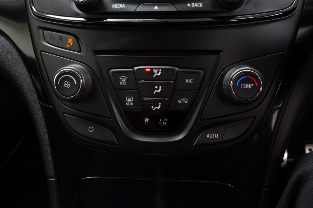 Used_2014_BLACK_VAUXHALL_INSIGNIA_1