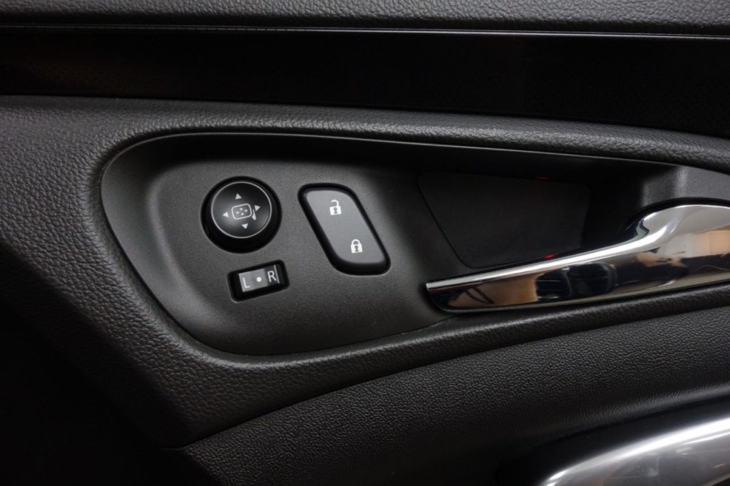 Used_2014_BLACK_VAUXHALL_INSIGNIA_1