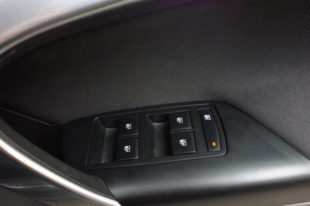 Used_2014_BLACK_VAUXHALL_INSIGNIA_1